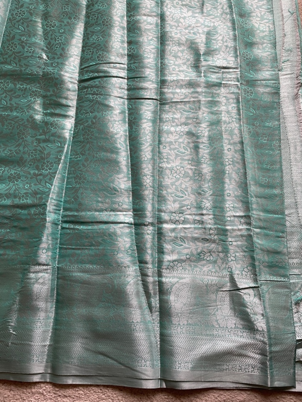 Sari - Picture 4 of 8
